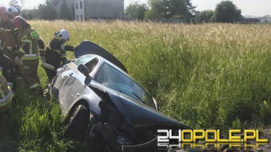 Wypadek w Straduni. BMW wypadło z drogi i uderzyło w betonowy przepust