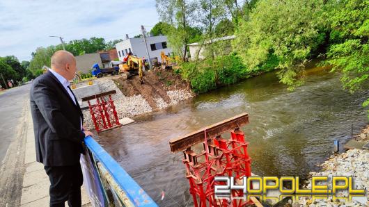 Stalowa kładka przy moście w Turawie prawie gotowa!