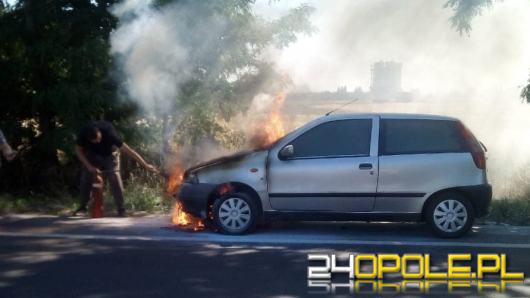 Samochód zapalił się podczas jazdy. Niebezpieczna sytuacja w Opolu