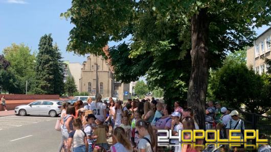 60dzieci z Ukrainy, przebywających w gminie Nysa, wyjechało dziś na pierwszy turnus kolonijny 