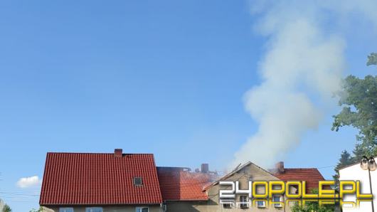 Duży pożar poddasza w Tułowicach. Rodzina straciła dach nad głową...