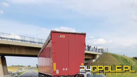Wypadek na A4. Auto wbiło się w ciężarówkę
