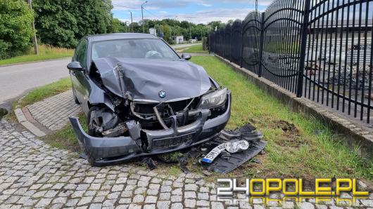 Obywatel Ukrainy staranował ogrodzenie swoim BMW. Miał ponad 3 promile