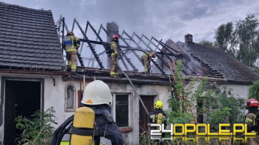 Strażacy gasili pożar pustostanu. Interwencja w Lubszy