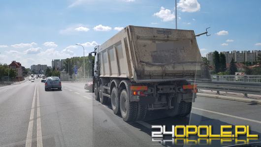 Zderzenie pojazdów w centrum Opola. Tworzą się korki