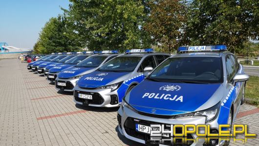 8 nowych, ekologicznych radiowozów dla opolskich policjantów