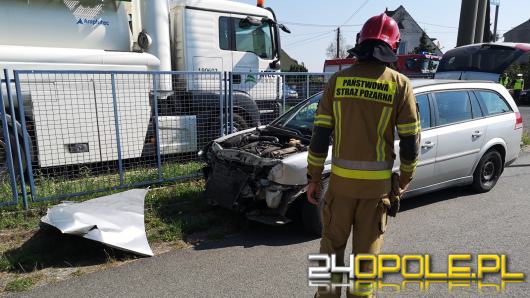 Wypadek na przejeździe kolejowym w Chróścinie. Kobieta zignorowała opadające rogatki