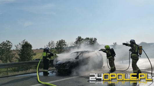 Samochód osobowy spłonął na autostradzie A4