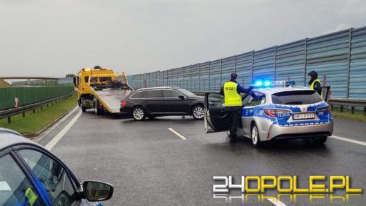 Samochód uderzył w bariery na A4. Trójka dzieci trafiła do szpitala