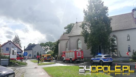 Wypadek w Dobrzeniu Wielkim. Kierowca osobówki uderzył w mury kościoła