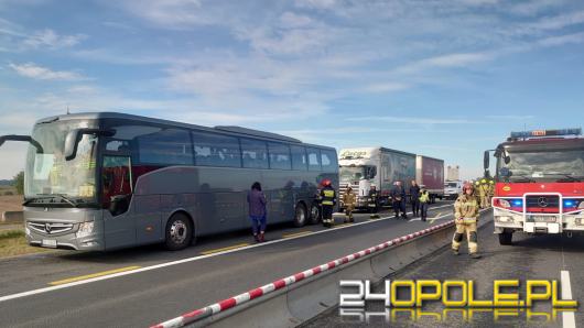 Autobus przewożący dzieci zderzył się z ciężarówką na A4  