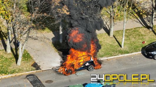 Pojazd nauki jazdy spłonął doszczętnie na ulicy Chełmskiej w Opolu