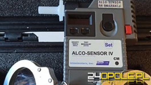 52-latek wsiadł za kierownicę opla po tym jak wszczął awanturę - "wydmuchał" dwa promile