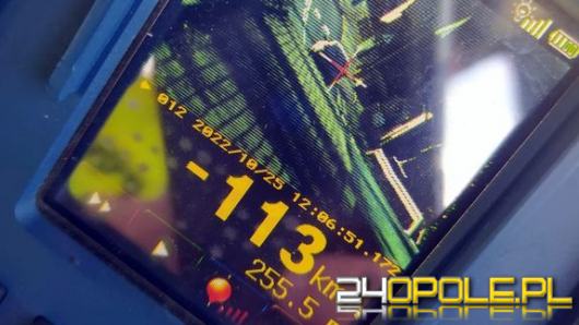 20-latek minął patrol i gwałtownie przyspieszył - stracił prawo jazdy