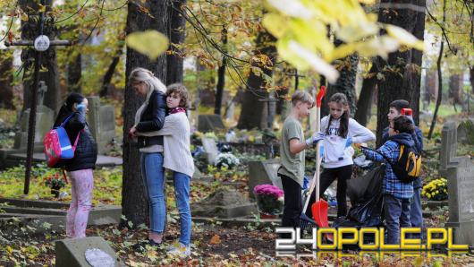 Po raz 13. odbyła się akcja sprzątania zabytkowego cmentarza przy Wrocławskiej
