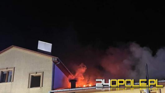 Kilkanaście zastępów straży walczyło z pożarem poddasza restauracji