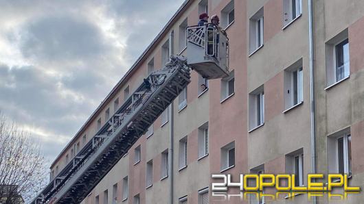 Pożar mieszkania w Brzegu. Ewakuowano mieszkańców 