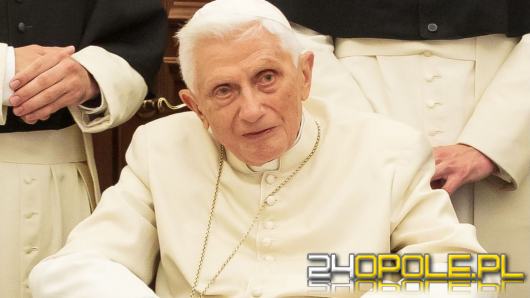 Pogarsza się stan zdrowia Benedykta XVI. Papież Franciszek prosi o modlitwę