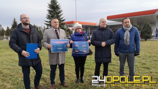 Wojewoda opolski: "Opozycja zazdrości, że PiS radzi sobie z cenami paliw"