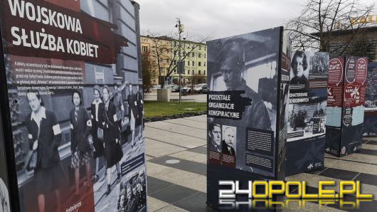 Wystawa IPN "Armia Krajowa" na Placu Jana Pawła II. Można ją oglądać jeszcze 2 tygodnie