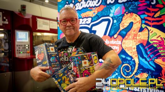 Skarbonki WOŚP ruszają już w świat. Do Opola trafi też złote serduszko na licytację!