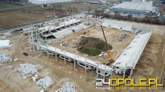 Rośnie Stadion Opolski. Widać już budynek klubowy