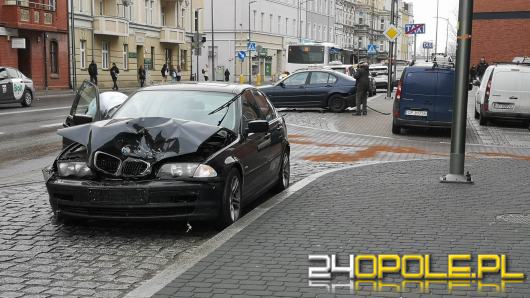 Kolizja dwóch BMW pod galerią Solaris