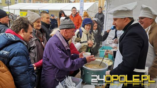 Za nami wielkie śniadanie wielkanocne na opolskim rynku. Przygotowano 2 tysiące porcji żurku