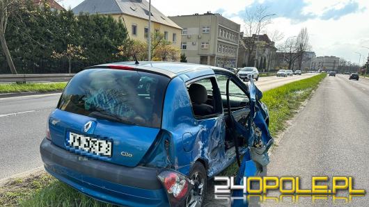 Zderzenie osobówki z autobusem na Nysy Łużyckiej w Opolu