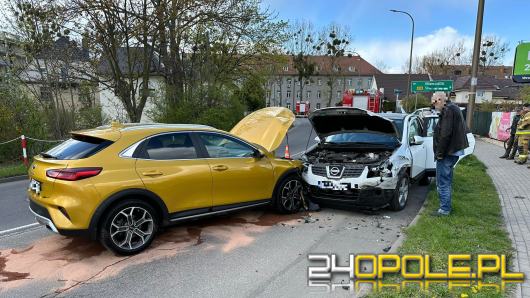 Zderzenie trzech pojazdów na ulicy Hallera w Opolu