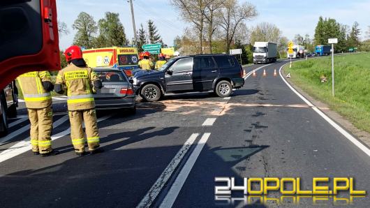 Zderzenie pojazdów w Łące Prudnickiej. Jedna osoba trafiła do szpitala