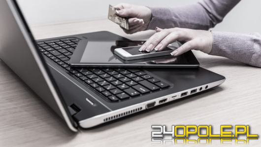 Chciała sprzedać dziecięce ubranie - straciła pieniądze