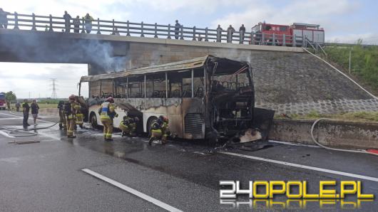 Pożar autobusu przewożącego dzieci na brzeskim odcinku A4