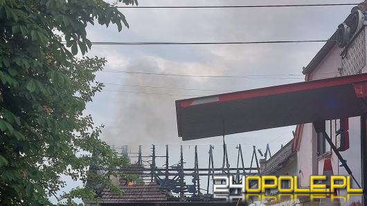 Pożar stodoły w gminie Niemodlin. Spłonął dach