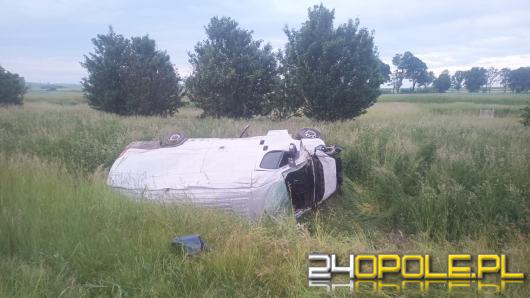 Bus uderzył w bariery i dachował. Groźne zdarzenie na A4