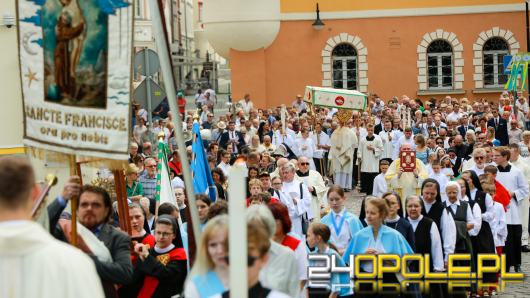 Opolanie świętują Boże Ciało. W wielu zakątkach Opola przeszły kwietne procesje