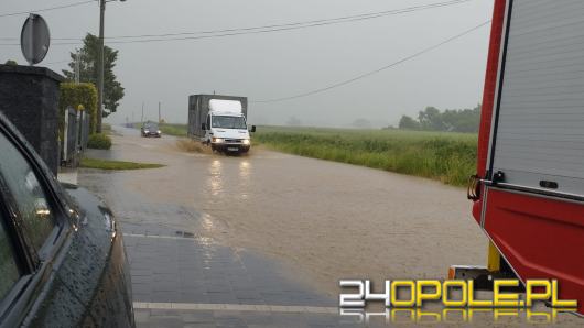 Zalania i podtopienia po przejściu burz w województwie