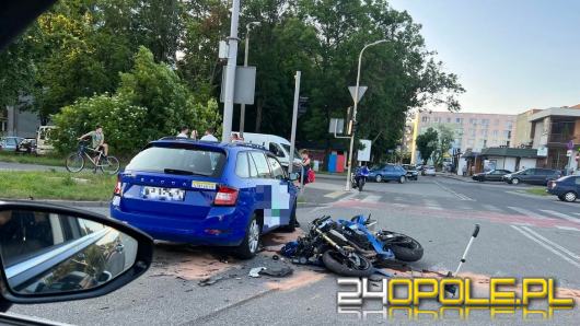 Zderzenie auta z motocyklem w Opolu. Jedna osoba została ranna