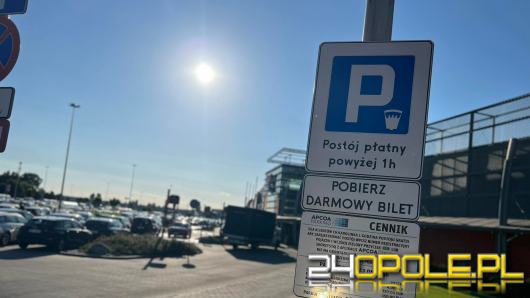 Chaos i dezinformacja przy CH Karolinka. Najemcy nie chcą płatnego parkingu. Będzie protest?