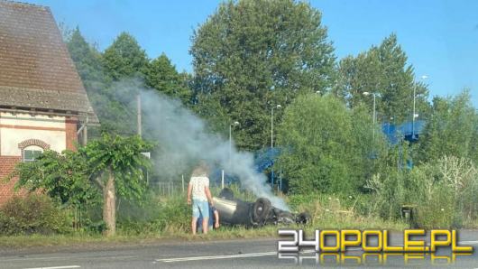 Niebezpieczny wypadek na Brzeziu. Jedno z aut po zderzeniu zaczęło się palić