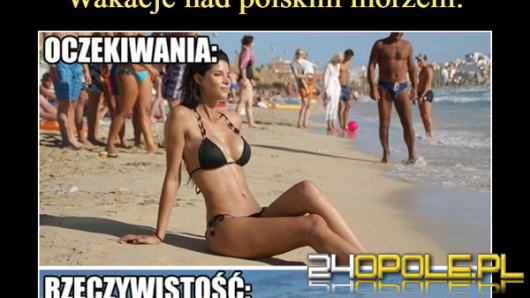 "Janusz i Grażyna" nad morzem. Internet w szydzeniu z plażowiczów jest bezlitosny