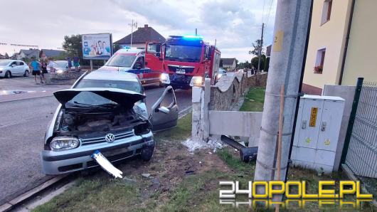 Straciła panowanie nad pojazdem i uderzyła w betonowy płot