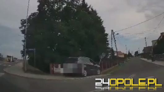 64-latek uderzył w ogrodzenie posesji, chciał uciekać pieszo, został zatrzymany przez policjanta