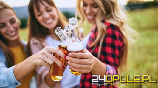 Szokujący raport. Młodzież chętnie sięga po alkohol i narkotyki. A to nie jedyne zagrożenia