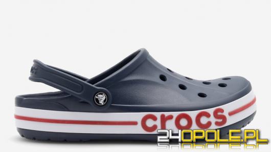 Crocsy dla niej i dla niego - jak je stylizować?