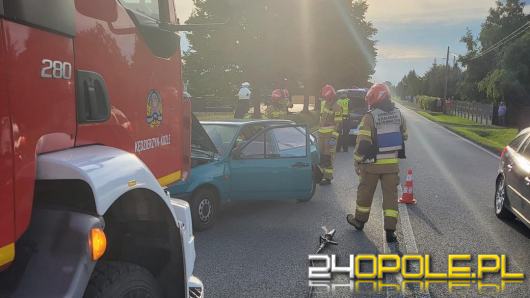 Dwie osoby trafiły do szpitala po zderzeniu pojazdów na DK 40