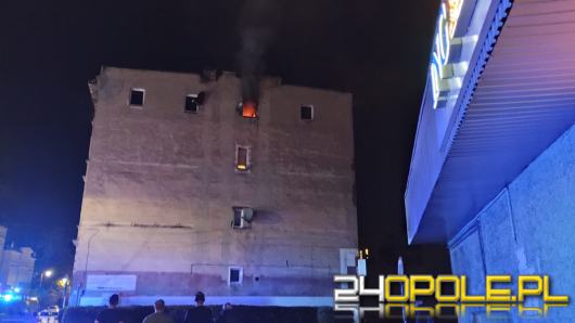 6 zastępów straży walczyło z pożarem mieszkania w Brzegu