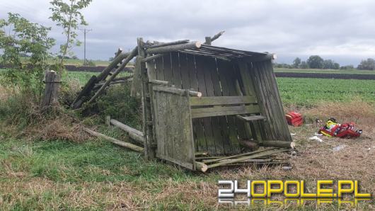 Podczas prac rozbiórkowych, ambona myśliwska spadła na mężczyznę