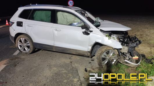 Wypadek na drodze wojewódzkiej 426. Auto uderzyło w betonowy przepust