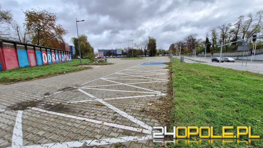 Kiedyś mocno oblegany, dziś straszy. Płatny parking przy WIK stoi pusty